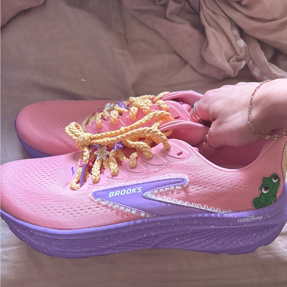 Brooks run Disney ghost 17 rapunzel